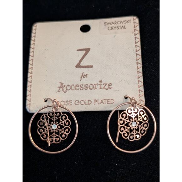 Lot of Eight Pair Gold Tone Pierced Earrings - Picture 2 of 9